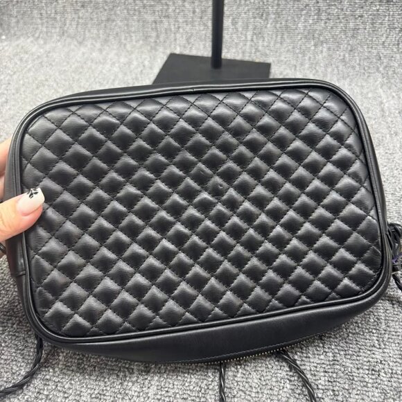 Gucci Laminated Nappa Web Trapuntata GG Shoulder Bag 588-032225 - Picture 3 of 16